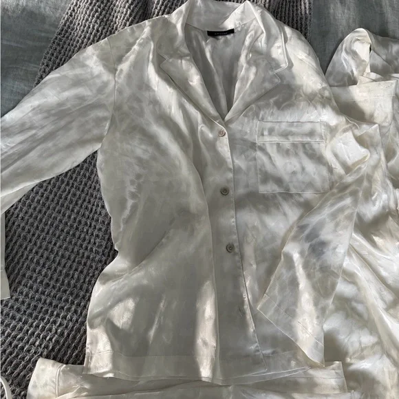 Natori Decadence Cream Pajamas Set with robe - Picture 4 of 10